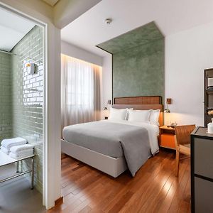 Queen Room Roll Shower Mobility Accessible